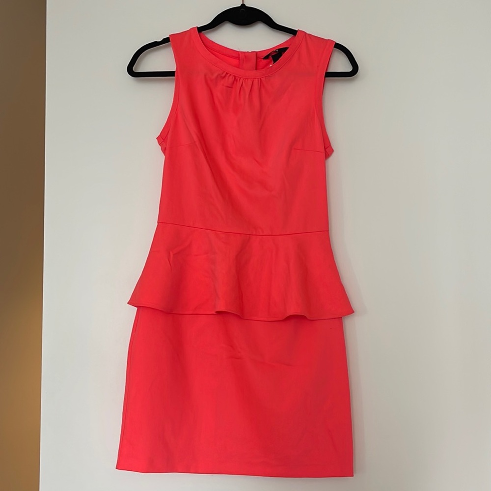 NWT H&M size 6 coral peplum back zip midi mini dress